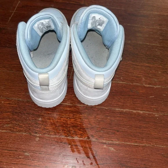 Kids Jordan 1 Sneakers Easy On - Light Blue and White size 1.5 - Picture 3 of 5
